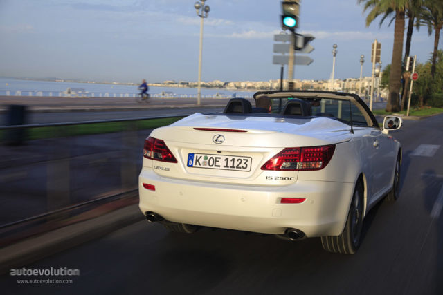 Lexus Is photo 8