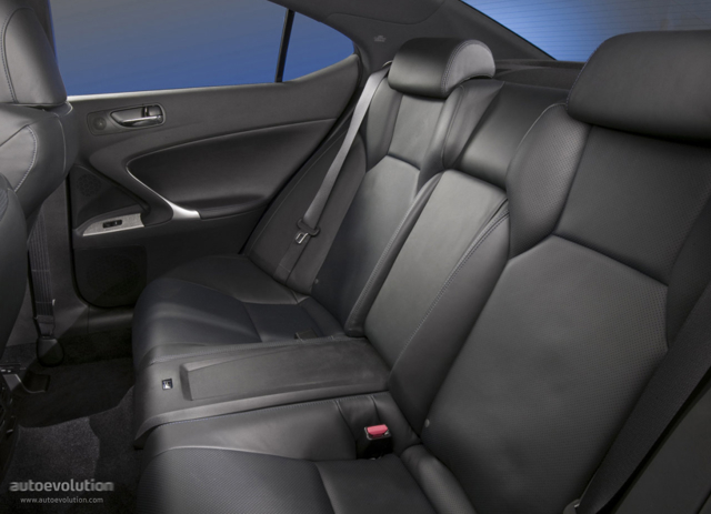 Lexus Is photo 12