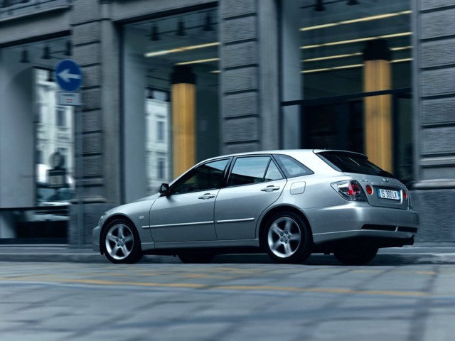 Lexus Is foto 13