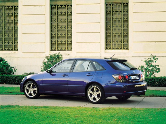 Lexus Is foto 14