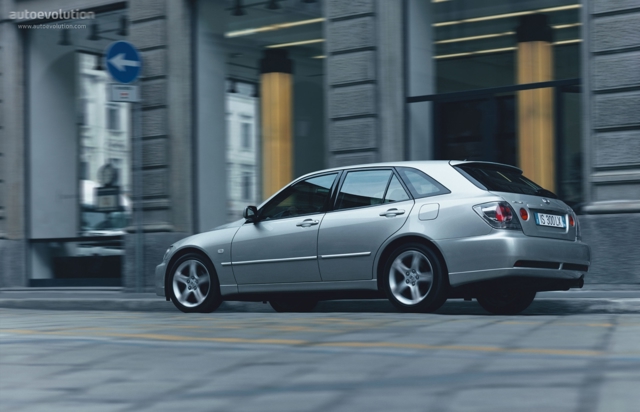 Lexus Is foto 2