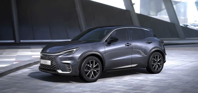 Lexus Lbx photo 12