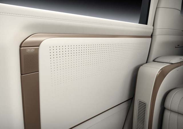 Lexus Lm photo 125