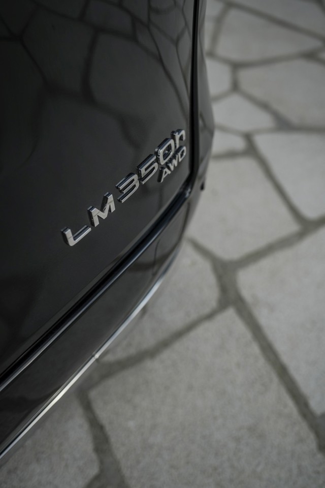 Lexus Lm photo 85
