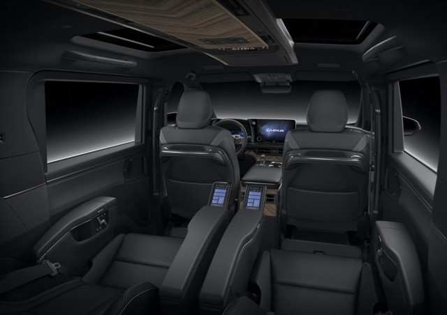 Lexus Lm photo 126