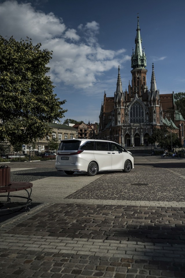 Lexus Lm photo 97