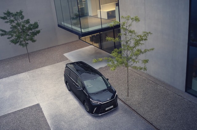 Lexus Lm photo 109