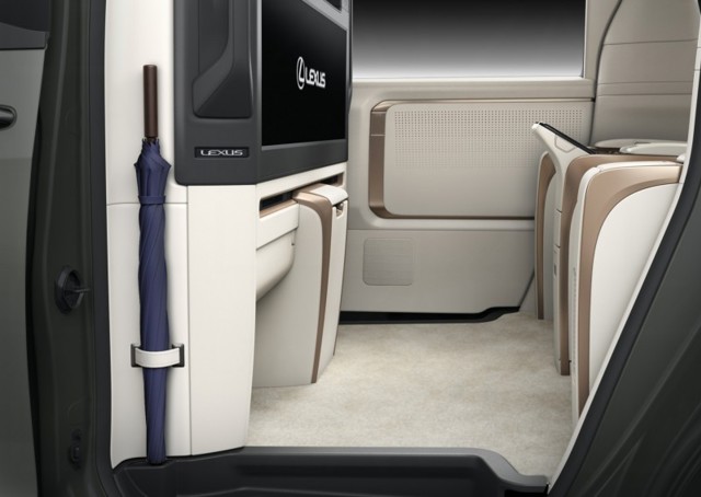 Lexus Lm photo 130