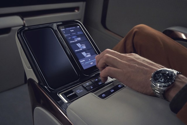 Lexus Lm photo 160