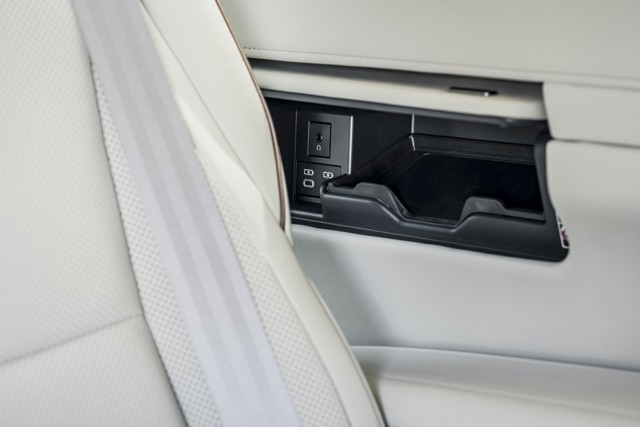 Lexus Lm photo 5