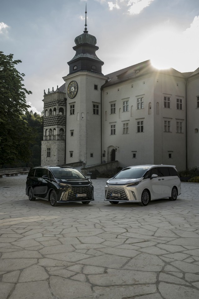 Lexus Lm photo 21