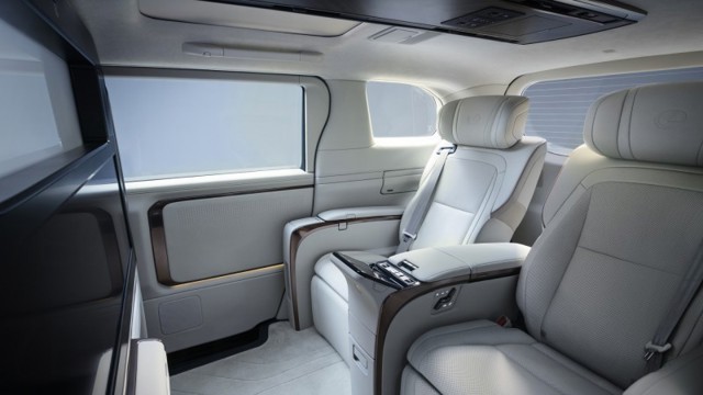 Lexus Lm photo 119