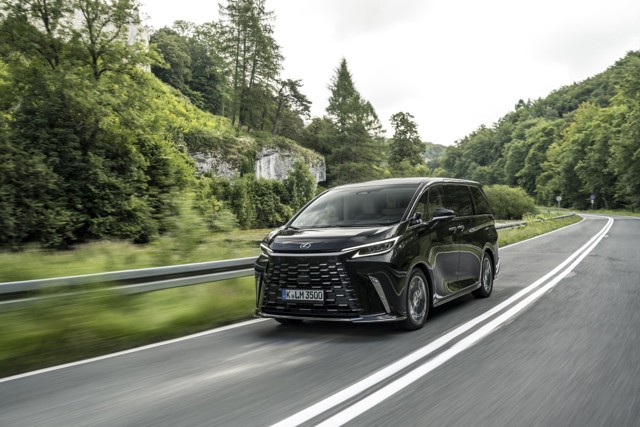 Lexus Lm photo 23