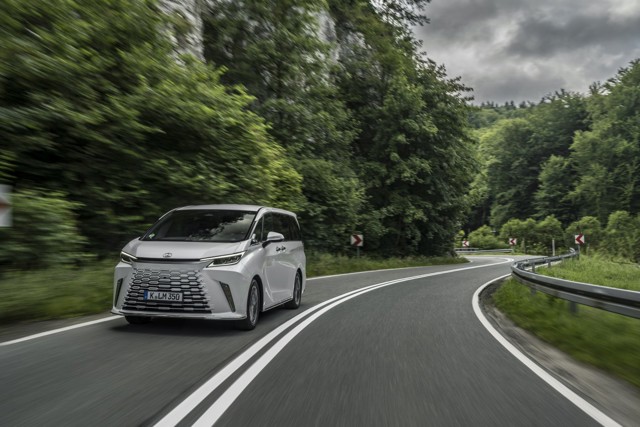 Lexus Lm photo 27