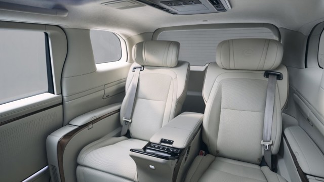 Lexus Lm photo 120