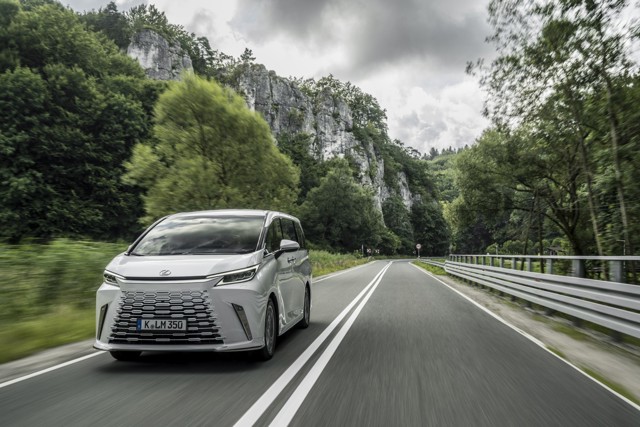 Lexus Lm photo 33