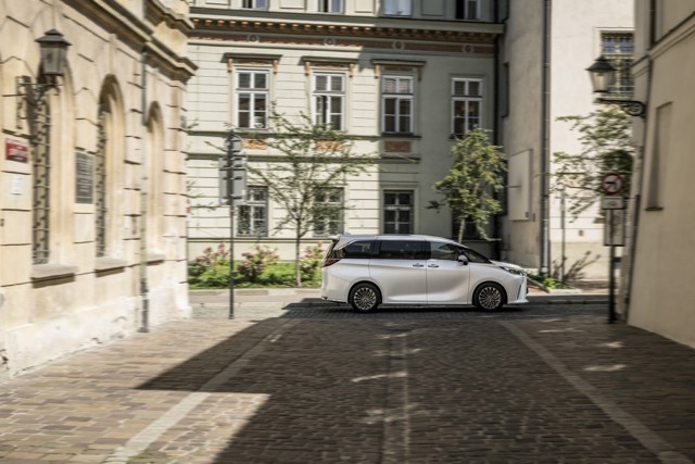 Lexus Lm photo 57