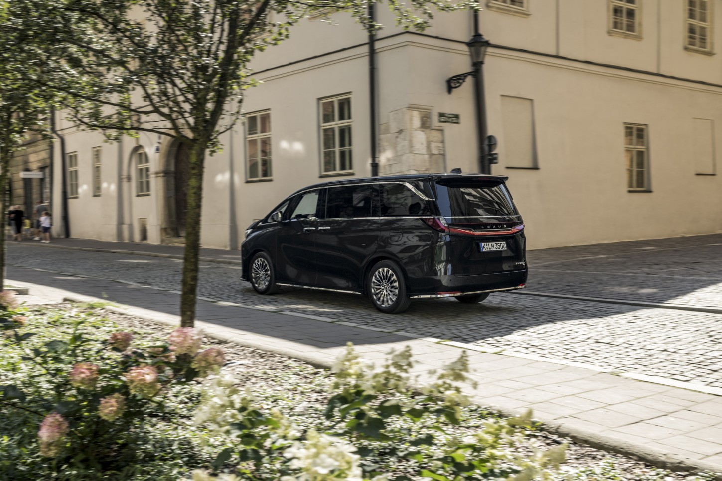 Lexus Lm photo 60
