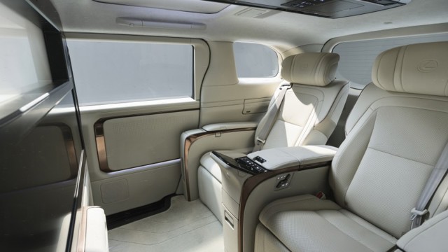 Lexus Lm photo 123