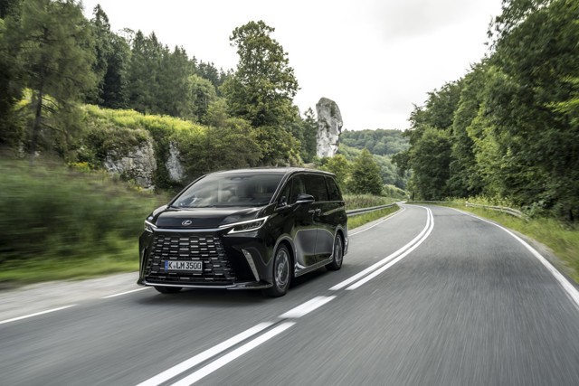 Lexus Lm photo 66