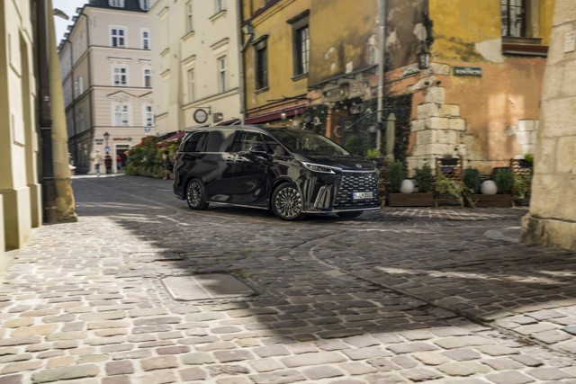 Lexus Lm photo 67