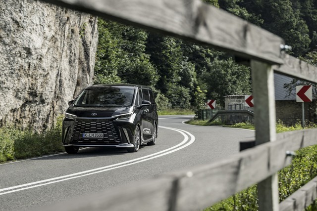 Lexus Lm photo 68