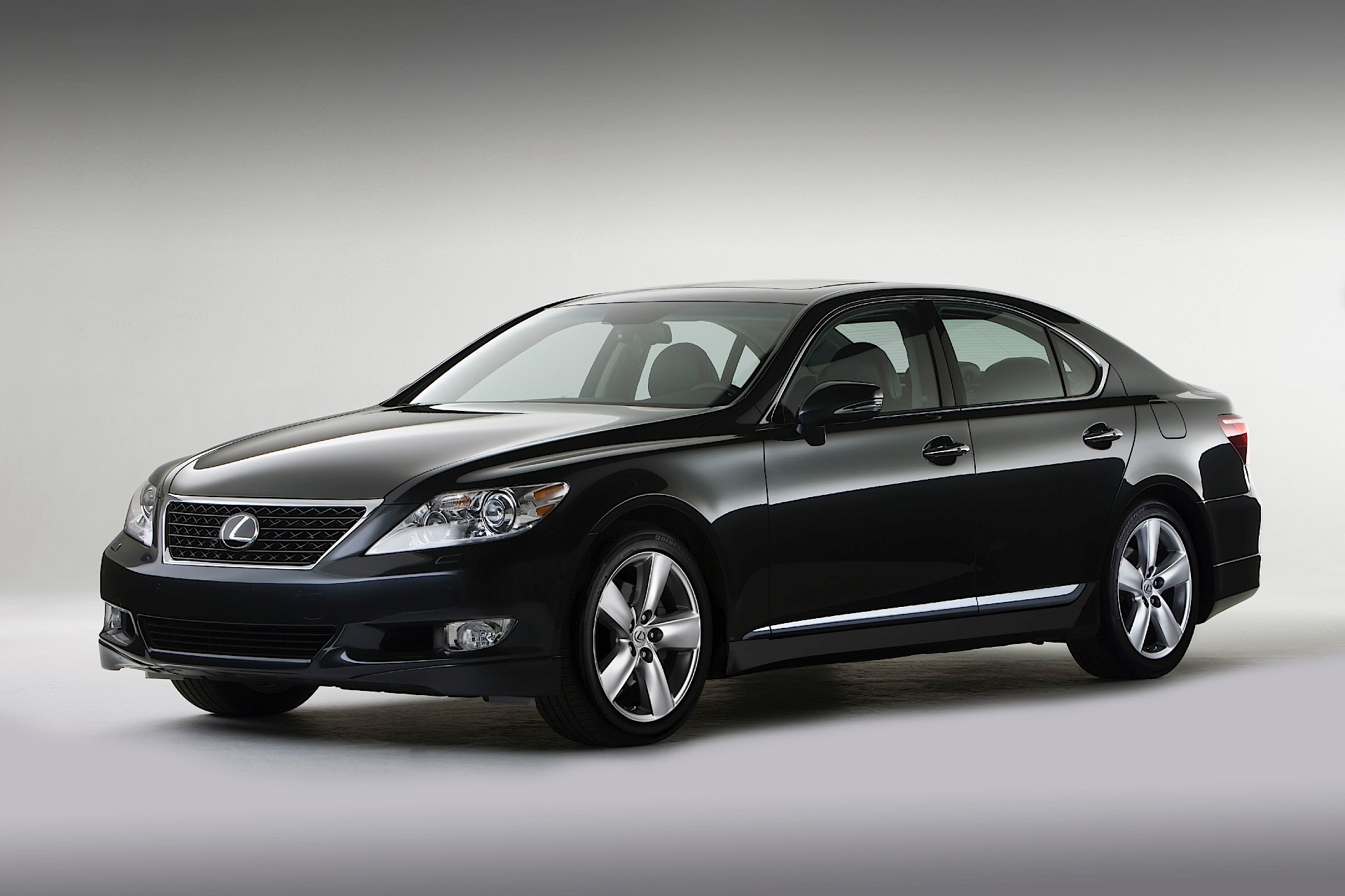 Lexus Ls photo 39
