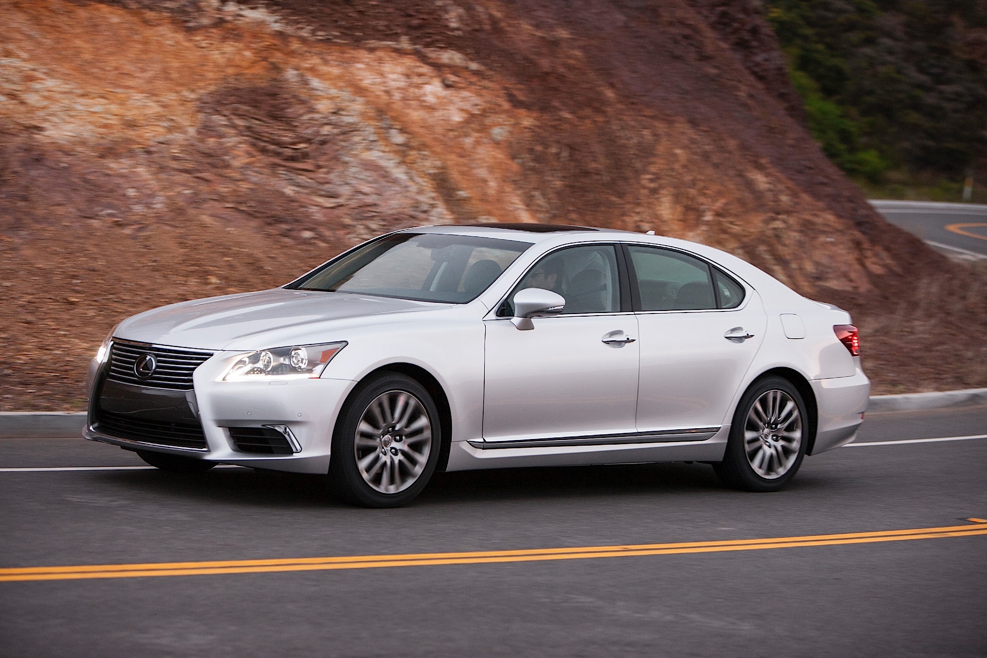 Lexus Ls photo 32