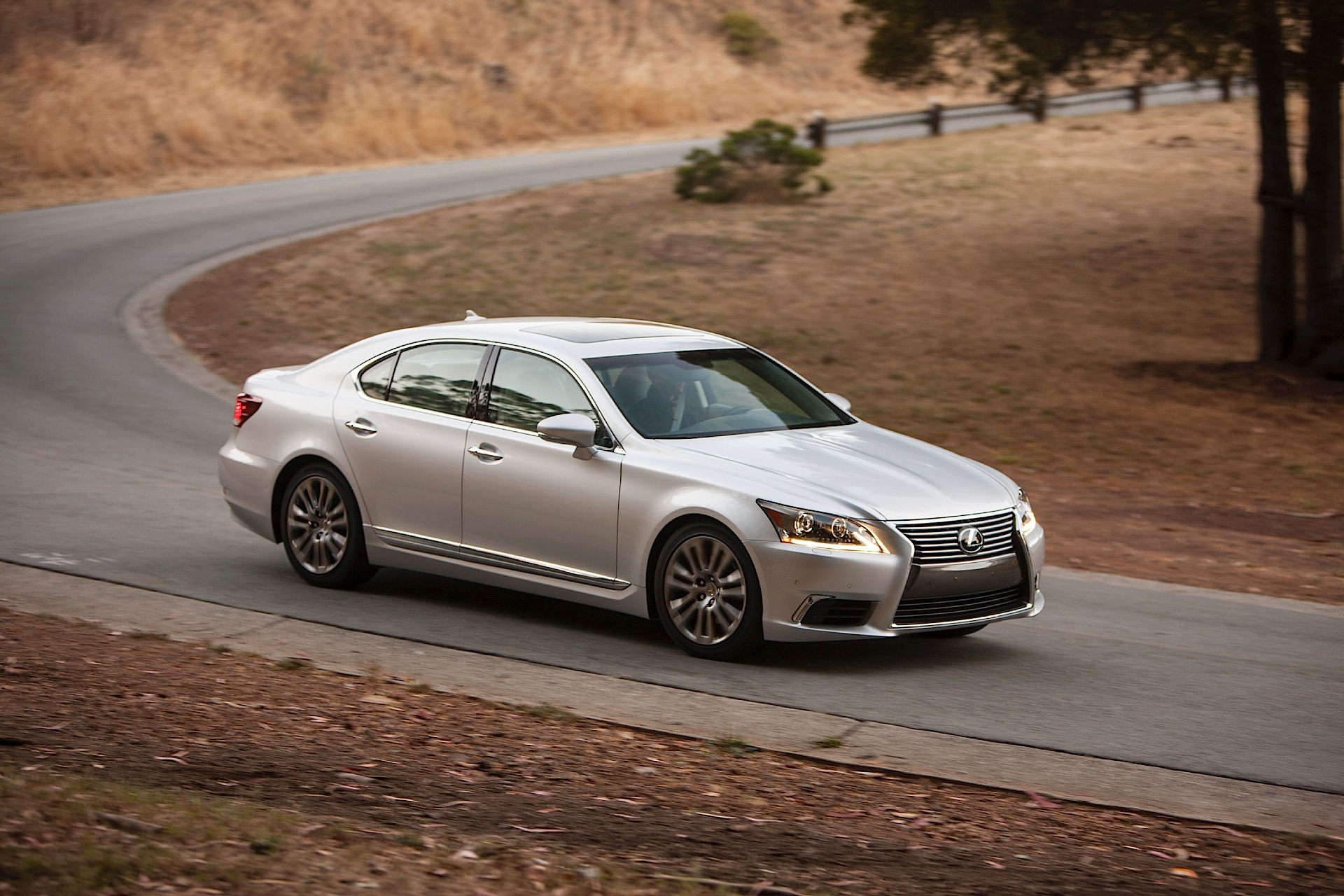 Lexus Ls photo 37
