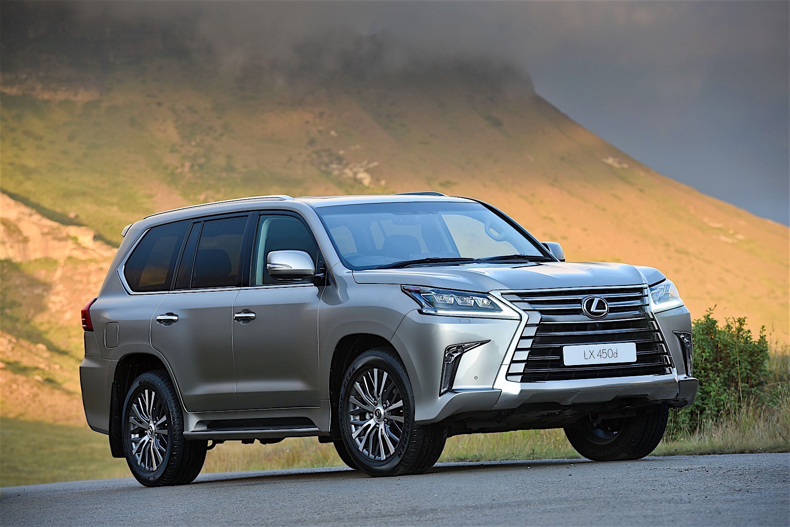 Lexus Lx photo 5