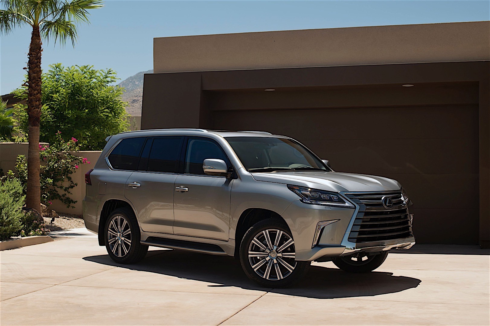 Lexus Lx photo 30