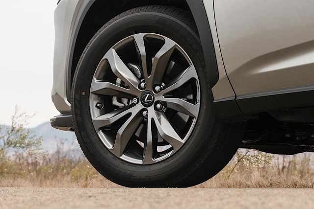 Lexus Nx photo 11