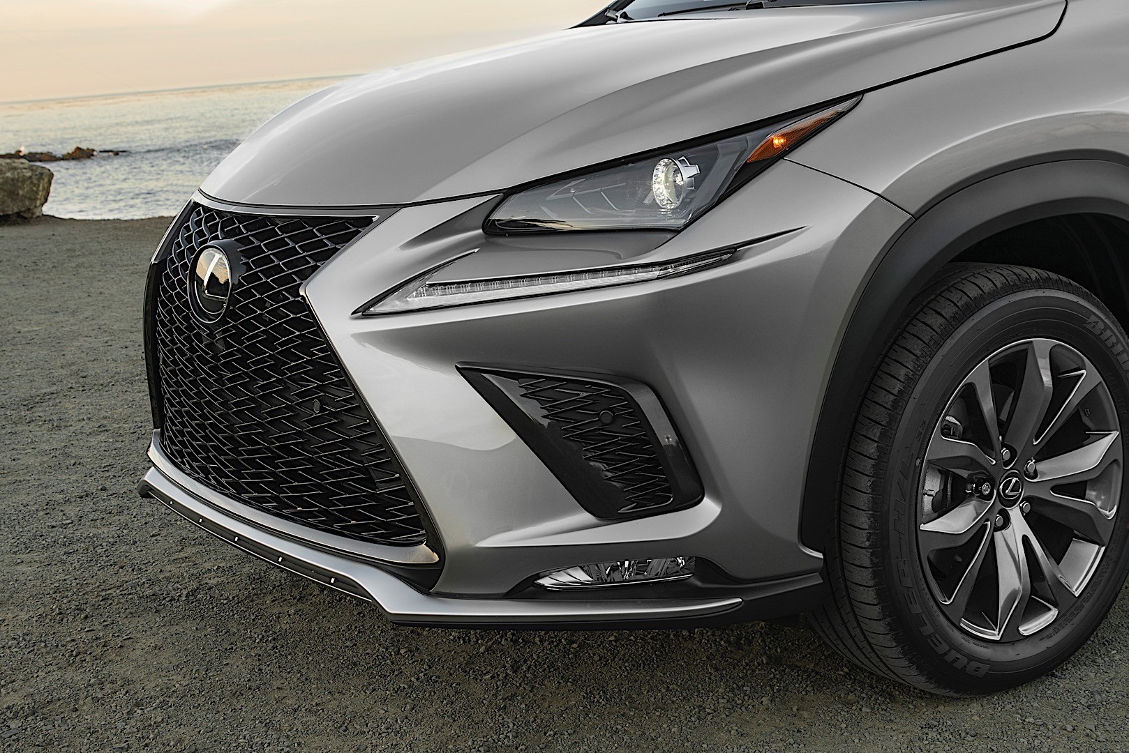Lexus Nx photo 14
