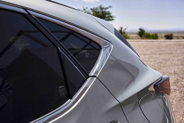 Lexus Nx photo 11