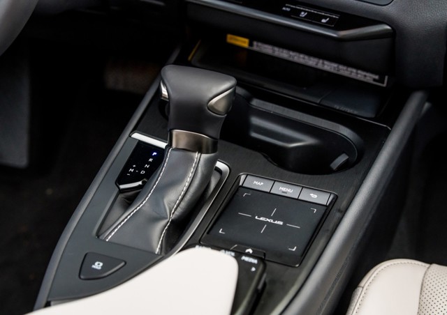 Lexus Ux photo 99