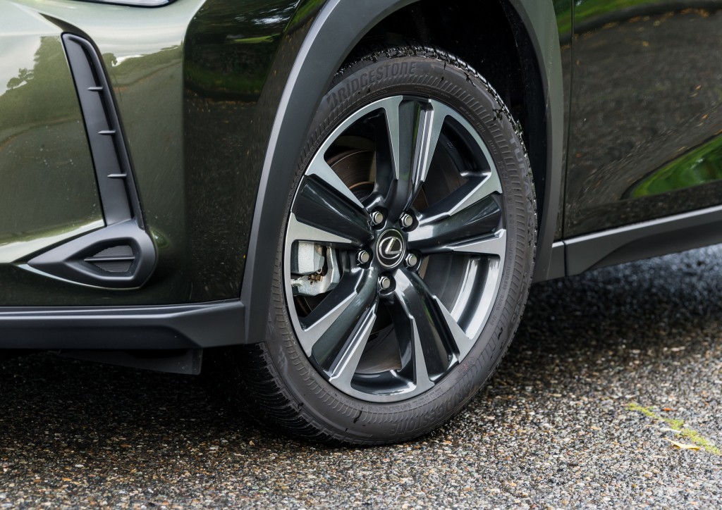 Lexus Ux photo 11