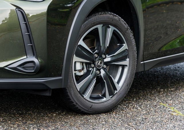 Lexus Ux photo 11
