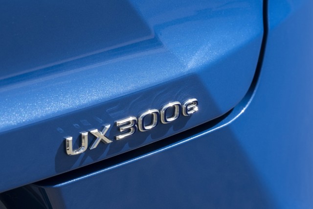 LEXUS UX