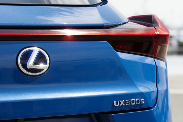 Lexus Ux photo 2
