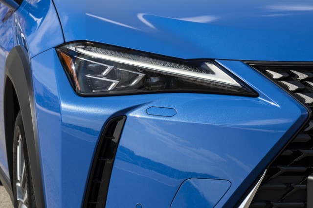 Lexus Ux photo 6