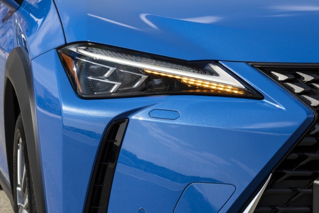 Lexus Ux photo 9