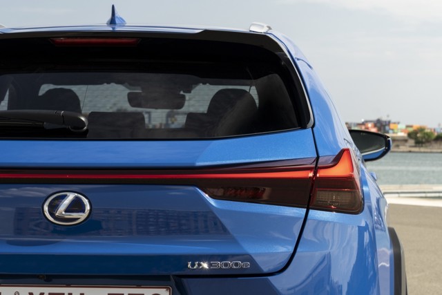 Lexus Ux photo 10