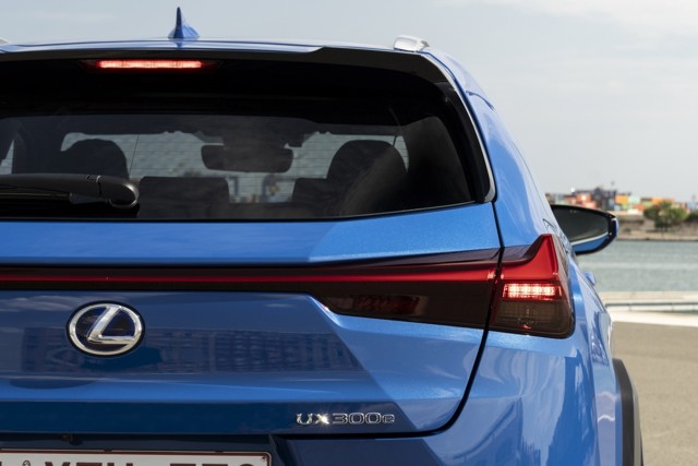 Lexus Ux photo 11