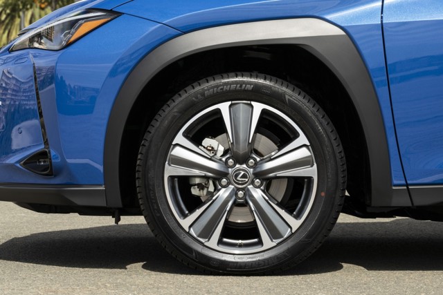 Lexus Ux photo 13
