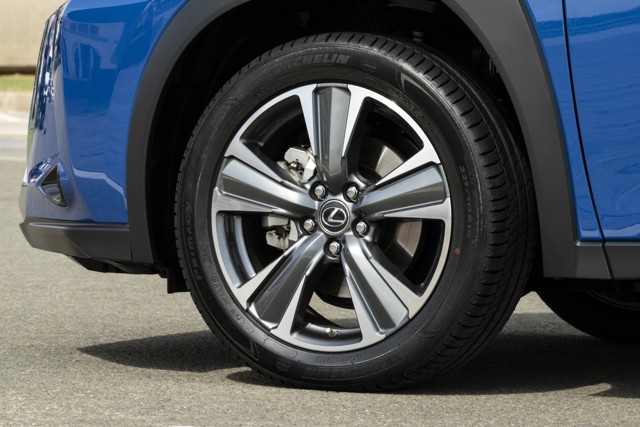 Lexus Ux photo 14