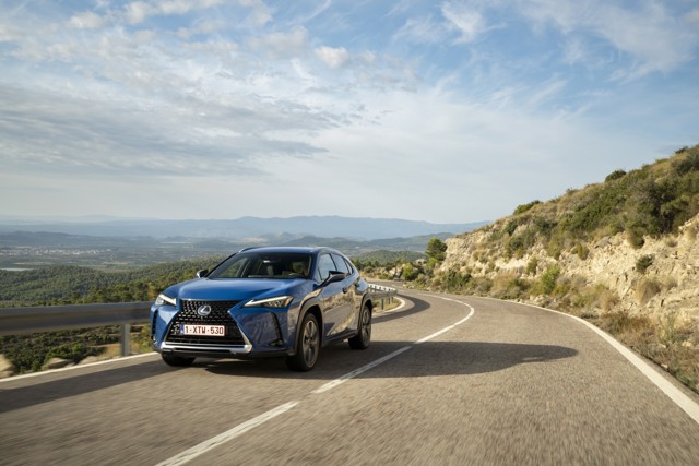 Lexus Ux photo 23