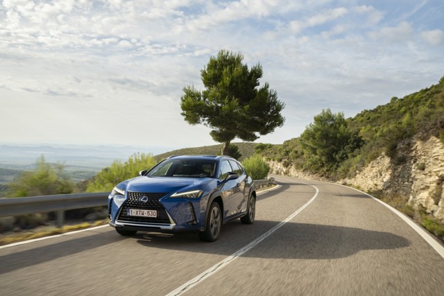 Lexus Ux photo 24