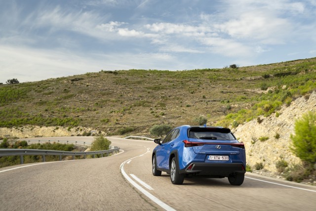 Lexus Ux photo 29