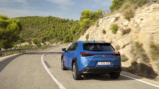 Lexus Ux photo 32