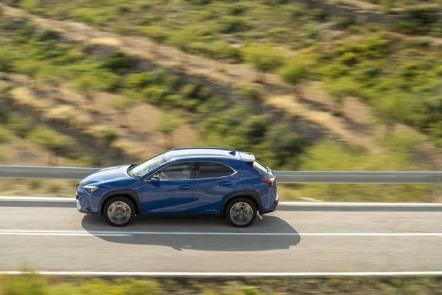 Lexus Ux photo 37
